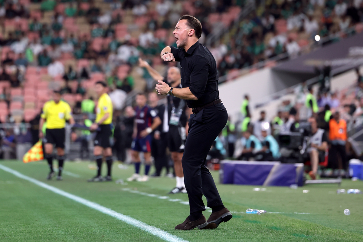 JEDDAH, SAUDI ARABIA - APRIL 17: Al Ahly head coach Mathias Jaisul gestures during the AFC Champions League quarter-final match between Al Ahly and Johor Darul Ta'zim at King Abdullah Sports City on April 17, 2026 in Jeddah, Saudi Arabia. (Photo by Abdullah Ahmed/Getty Images)
