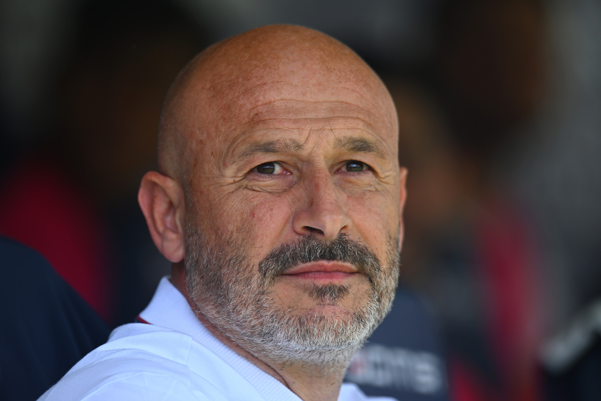 BOLOGNA, ITÁLIA - 03 DE MAIO: Vincenzo Italiano, técnico do Bologna FC, durante a partida da Série A entre Bologna FC 1909 e Cagliari Calcio no Estádio Renato Dall'Ara em 03 de maio de 2026 em Bolonha, Itália. (Foto de Alessandro Sabattini/Getty Images)