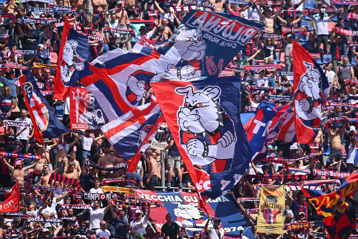 BOLOGNA, ITALY - MAY 03: Fans of Bologna during the Serie A match between Bologna FC 1909 and Cagliari Calcio at Renato Dall'Ara Stadium on May 03, 2026 in Bologna, Italy. (Photo by Alessandro Sabattini/Getty Images)