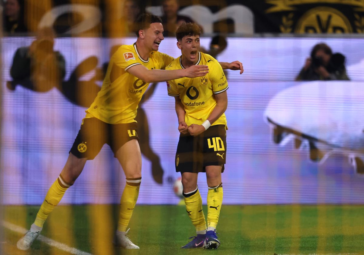 DORTMUND, GERMANY - MAY 08: Samuele Inacio of Borussia Dortmund celebrates scoring his team's third goal during the Bundesliga match between Borussia Dortmund and Eintracht Frankfurt at Signal Iduna Park on May 08, 2026 in Dortmund, Germany. (Photo by Leon Kügeler/Getty Images)