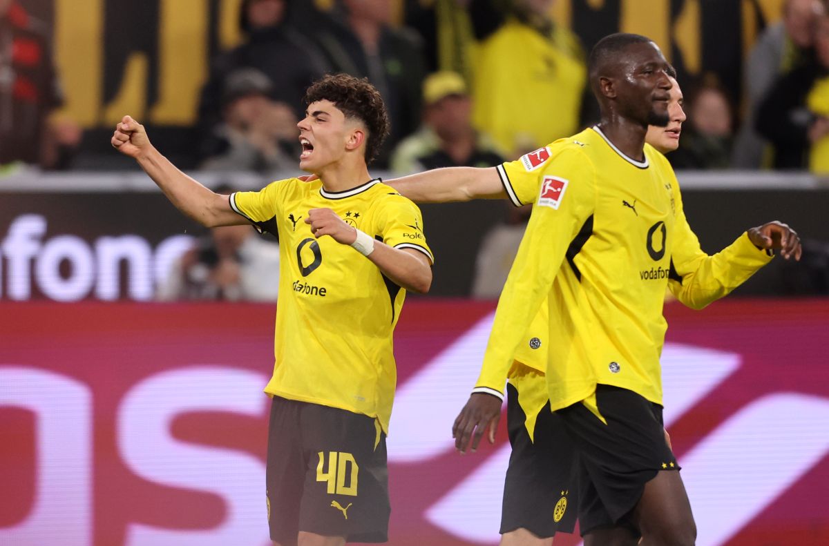 DORTMUND, GERMANY - MAY 08: Samuele Inacio of Borussia Dortmund celebrates scoring his team's third goal during the Bundesliga match between Borussia Dortmund and Eintracht Frankfurt at Signal Iduna Park on May 08, 2026 in Dortmund, Germany. (Photo by Leon K&uuml;geler/Getty Images)