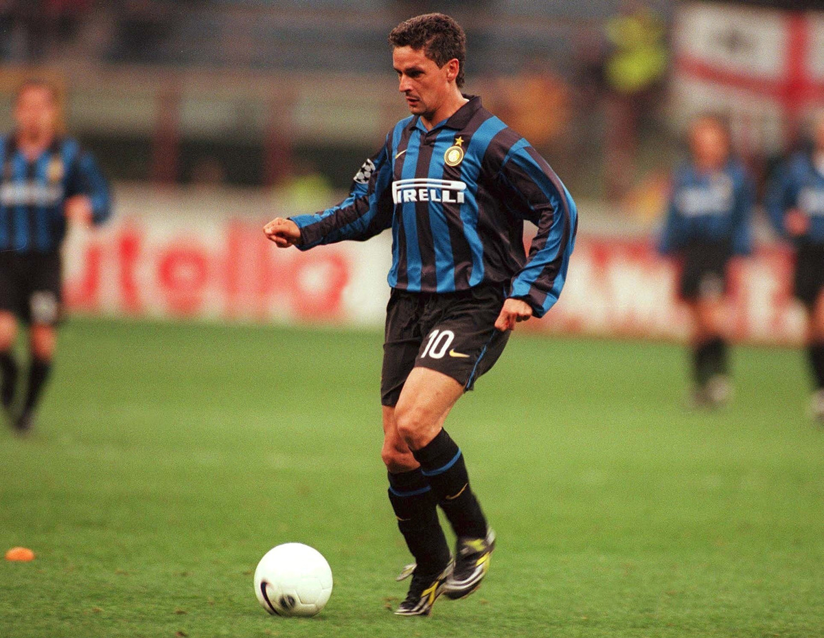 MILAN, ITALY - MARCH 17:  CHAMPIONS LEAGUE 98/99 Mailand; INTER MAILAND - MANCHESTER UNITED 1:1; Roberto BAGGIO/Inter Mailand  (Photo by Henri Szwarc/Bongarts/Getty Images)