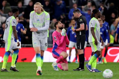 LIVERPOOL, ENGLAND - MAY 04: Gianluigi Donnarumma of Manchester City speaks with referee Michael Oliver during the Premier League match between Everton and Manchester City at Hill Dickinson Stadium on May 04, 2026 in Liverpool, England. (Photo by Michael Regan/Getty Images)