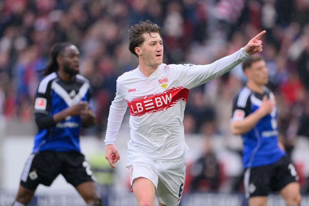 STUTTGART, GERMANY - APRIL 12: Angelo Stiller of VfB Stuttgart celebrates after scoring his team’s first goal during the Bundesliga match between VfB Stuttgart and Hamburger SV at MHPArena on April 12, 2026 in Stuttgart, Germany. (Photo by Christian Kaspar-Bartke/Getty Images)