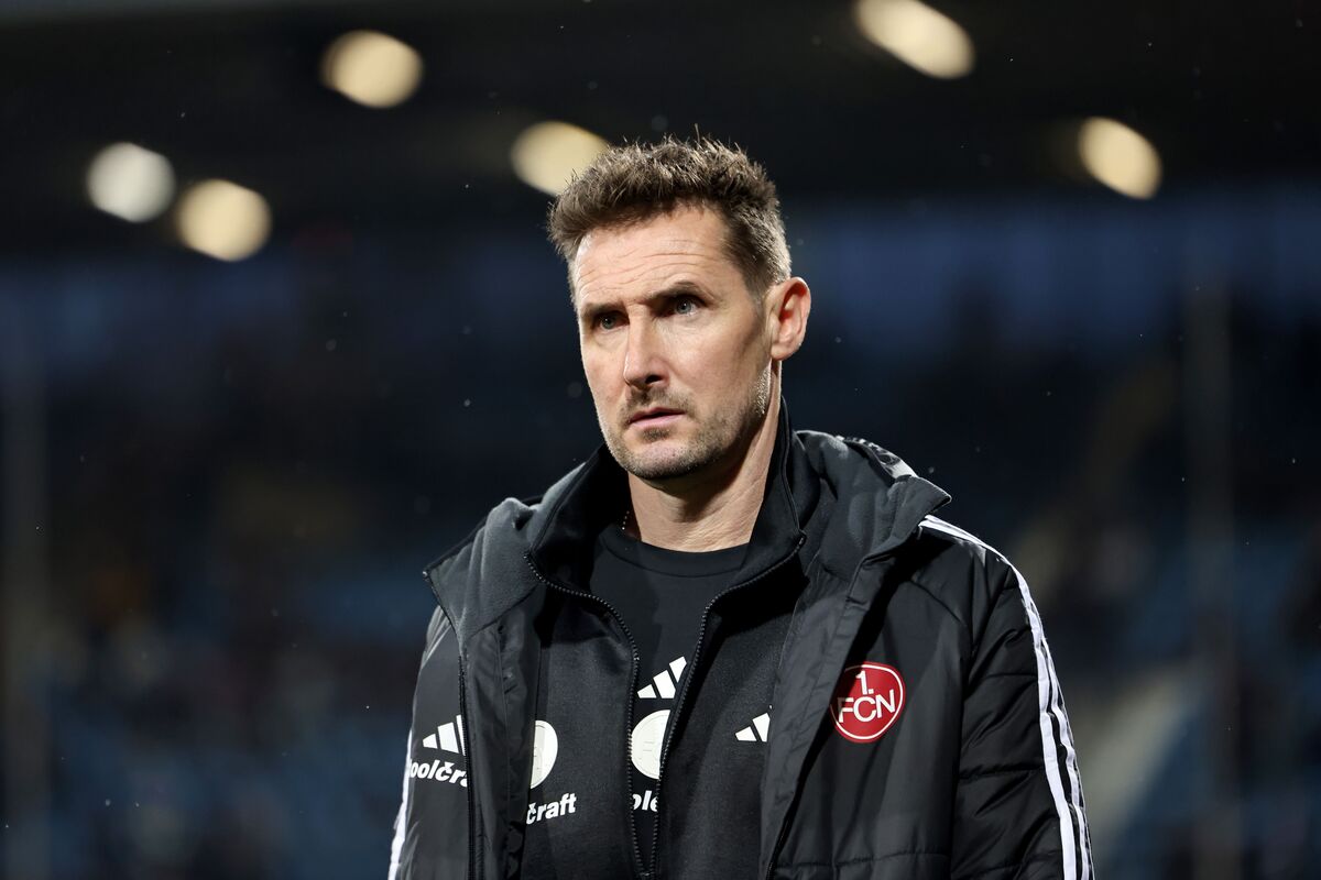 BOCHUM, GERMANY - FEBRUARY 20: Head coach Miroslav Klose of 1. FC Nürnberg looks on prior to the 2. Bundesliga match between VfL Bochum 1848 and 1. FC Nürnberg at Vonovia Ruhrstadion on February 20, 2026 in Bochum, Germany. (Photo by Christof Koepsel/Getty Images)