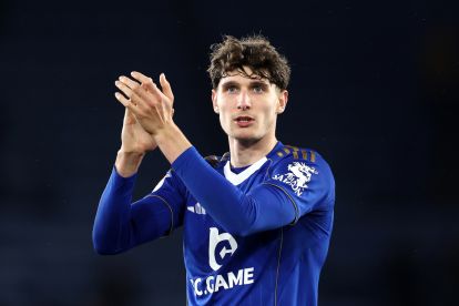 LEICESTER, ENGLAND - MARCH 10: Ben Nelson of Leicester City applauds fans after the Sky Bet Championship match between Leicester City and Bristol City at The King Power Stadium on March 10, 2026 in Leicester, England. (Photo by Alex Pantling/Getty Images)
