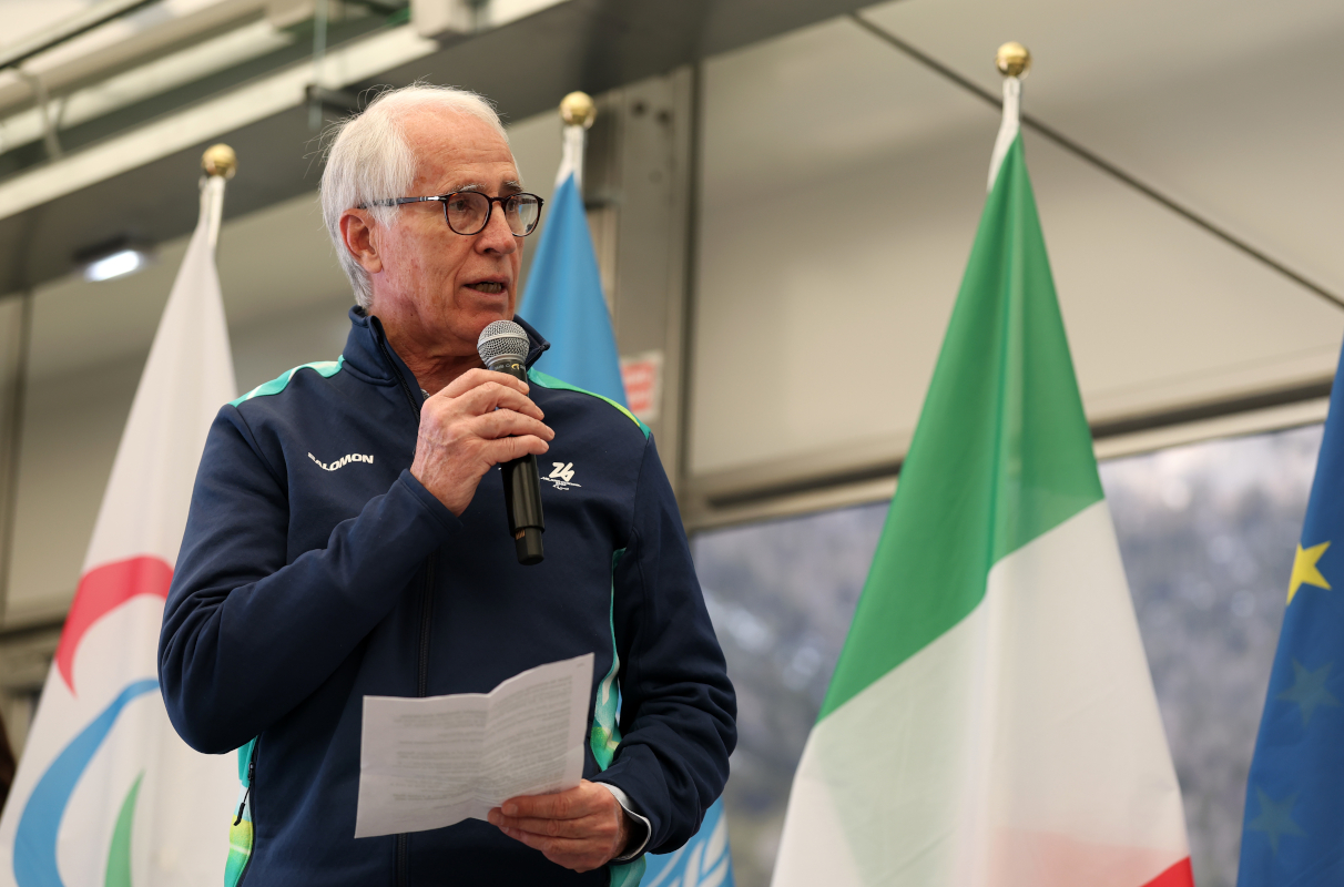Cortina d'Ampezzo, Itália - 5 de março: Giovanni Malago, presidente do Comitê Organizador dos Jogos Olímpicos e Paraolímpicos de Inverno de 2026, fala durante a abertura do mural dos Jogos Paraolímpicos de Inverno Milão Cortina 2026 na Vila Paralímpica de Cortina, Cortina, Itália, em 2 de março de 2026. (Foto de Linnea Reborg/Getty Images para IPC)