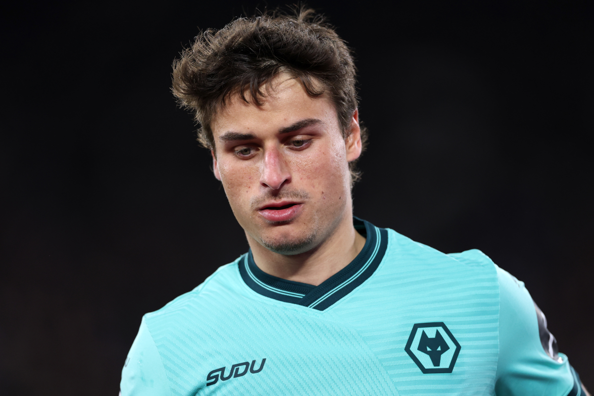 LONDRES, INGLATERRA - 10 DE ABRIL: Hugo Bueno do Wolverhampton Wanderers durante a partida da Premier League entre West Ham United e Wolverhampton Wanderers no Estádio de Londres em 10 de abril de 2026 em Londres, Inglaterra. (Foto de Justin Setterfield/Getty Images)
