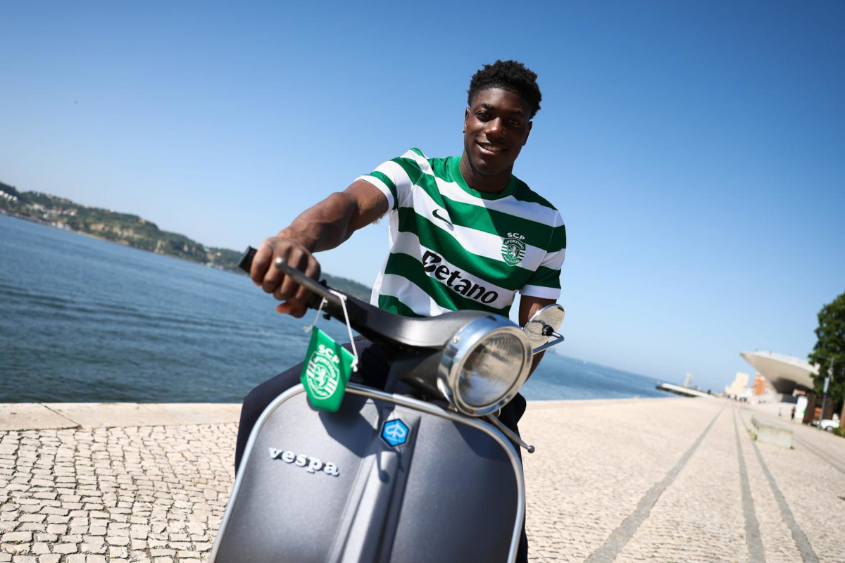 Issa Doumbia assinou pelo Sporting CP (sporting.pt).