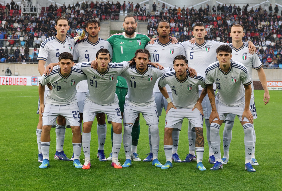 XI titular da Itália contra Luxemburgo (@Azzurri)