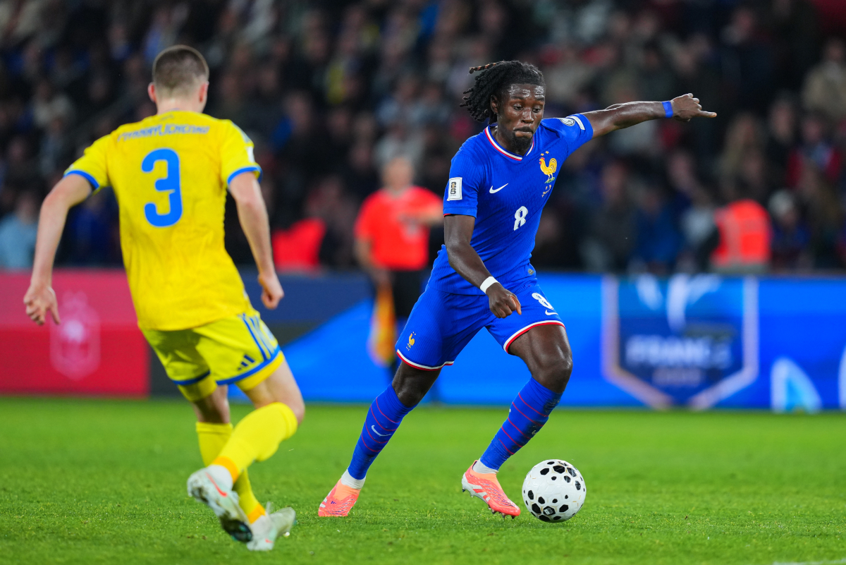 PARIS, FRANÇA - 13 DE NOVEMBRO: Manu Kone da França durante a partida de qualificação para a Copa do Mundo FIFA 2026 entre França e Ucrânia no Parc des Princes em 13 de novembro de 2025 em Paris, França. (Foto de Franco Arland/Getty Images)