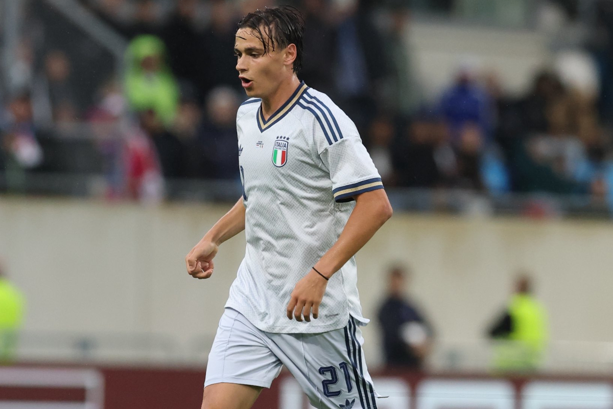Niccolò Picilli joga pela Itália contra Luxemburgo (@azzurri)