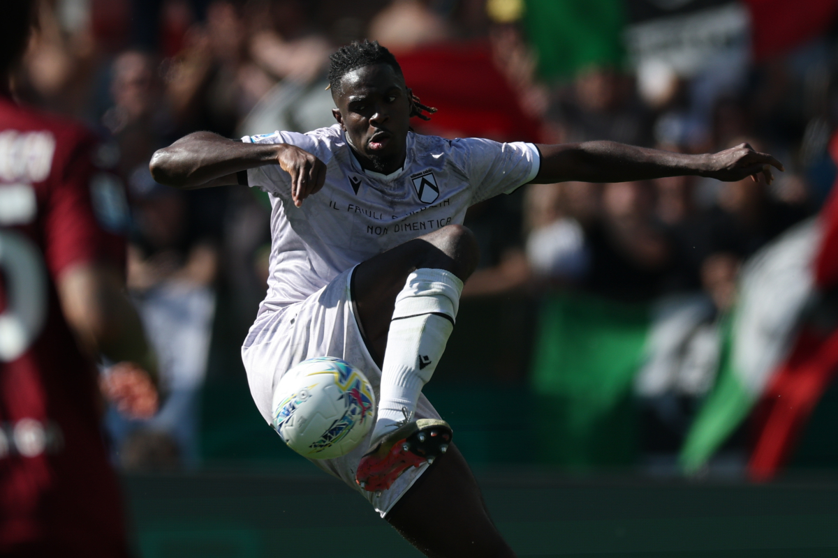 UDINE, ITÁLIA - 02 DE MAIO: Omar Solet da Udinese em ação durante a partida da Série A entre Udinese Calcio e Torino FC no Stadio Friuli em 02 de maio de 2026 em Udine, Itália. (Foto de Timothy Rogers/Getty Images)