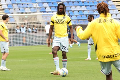 CAGLIARI, ITALY - MAY 09: Oumar Solet of  Udinese warms up ahead before the Serie A match between Cagliari Calcio and Udinese Calcio at Stadio Sant'Elia on May 09, 2026 in Cagliari, Italy. (Photo by Enrico Locci/Getty Images)