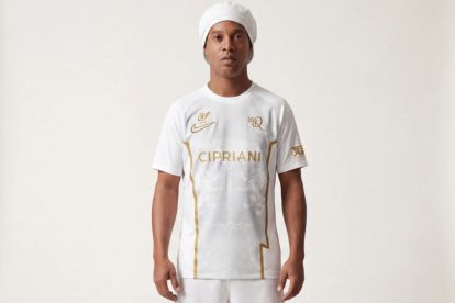 Ronaldinho wearing Ravenna kit (ravennafc.it)
