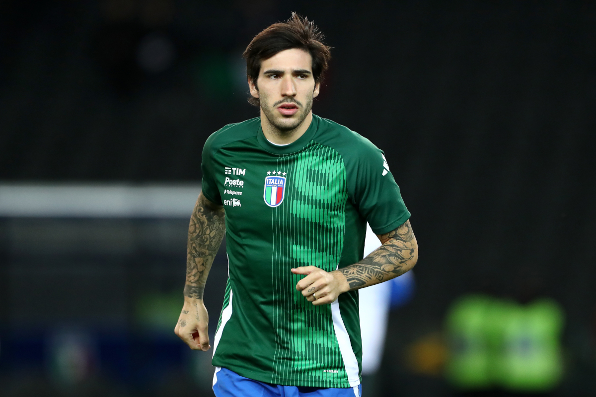 UDINE, ITÁLIA - 14 DE OUTUBRO: Sandro Tonali da Itália se prepara antes da partida de qualificação para a Copa do Mundo FIFA 2026 entre Itália e Israel no Stadio Friuli em 14 de outubro de 2025 em Udine, Itália. (Foto de Marco Luzani/Getty Images)