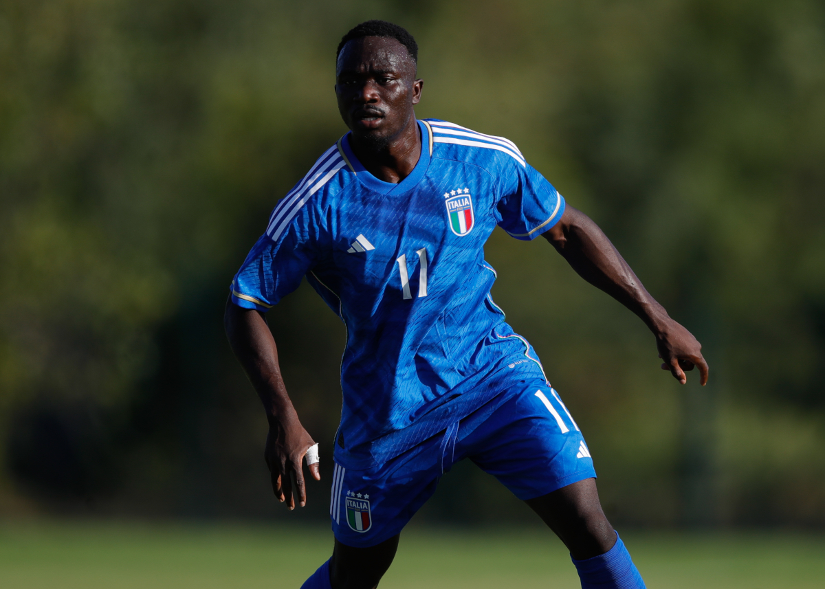MANZANO, ITÁLIA - 06 DE AGOSTO: Sedu Fini da Itália durante o amistoso internacional entre Itália Sub-19 e Eslovênia Sub-19 no Stadio Comunale Giuseppe Morighi em 06 de agosto de 2024 em Manzano, Itália. (Foto de Timothy Rogers/Getty Images)