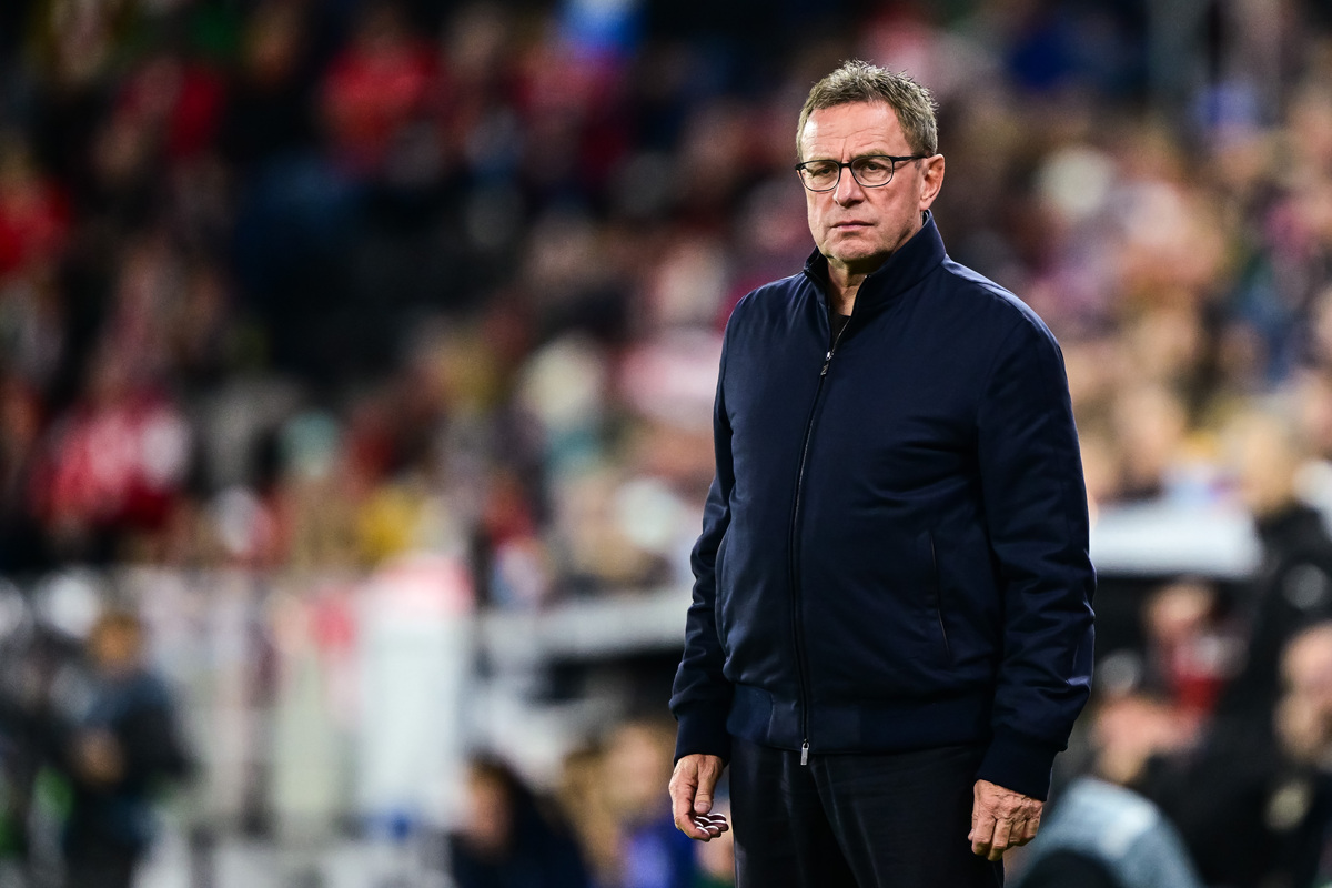 LINZ, ÁUSTRIA - 10 DE OUTUBRO: O técnico da Áustria, Ralf Rangnik, assiste durante a partida do Grupo B3 da Liga B da UEFA Nations League 2024/25 entre Áustria e Cazaquistão em 10 de outubro de 2024 em Linz, Áustria. (Foto de Christian Bruna/Getty Images) (link Milão)