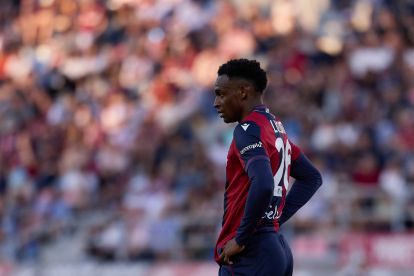 BOLOGNA, ITALY - APRIL 25: Jhon Lucumí of Bologna FC looks on during the Serie A match between Bologna FC 1909 and AS Roma at Renato Dall'Ara Stadium on April 25, 2026 in Bologna, Italy. (Photo by Emmanuele Ciancaglini/Getty Images) (Juventus links)
