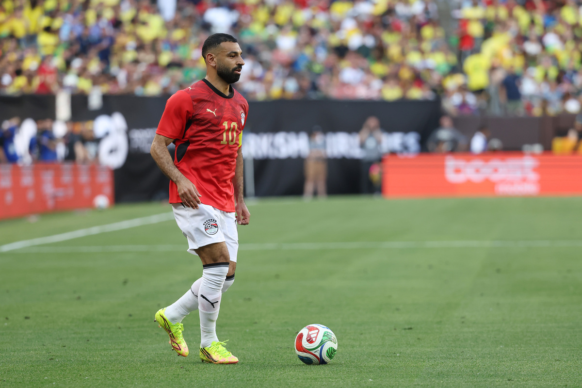 CLEVELAND, OHIO - 06 DE JUNHO: Mohamed Salah do Egito controla a bola durante o amistoso internacional entre Brasil e Egito no Huntington Bank Field em 06 de junho de 2026 em Cleveland, Ohio. (Foto de Kirk Irwin/Getty Images)
