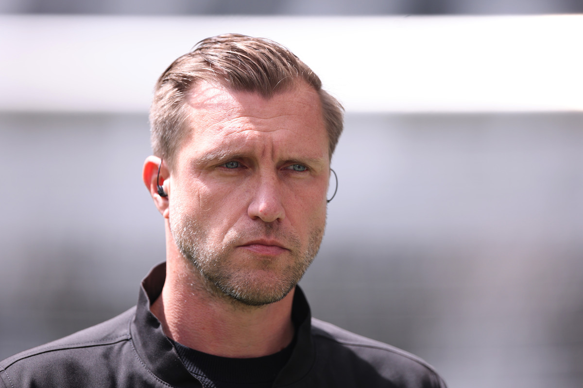 FRANKFURT AM MAIN, ALEMANHA - 16 DE MAIO: Markus Kroesche, Diretor Esportivo do Eintracht Frankfurt antes da partida da Bundesliga entre Eintracht Frankfurt e VFB Stuttgart no Deutsche Bank Park em 16 de maio de 2026 em Frankfurt am Main, Alemanha. (Foto de Alex Grimm/Getty Images)
