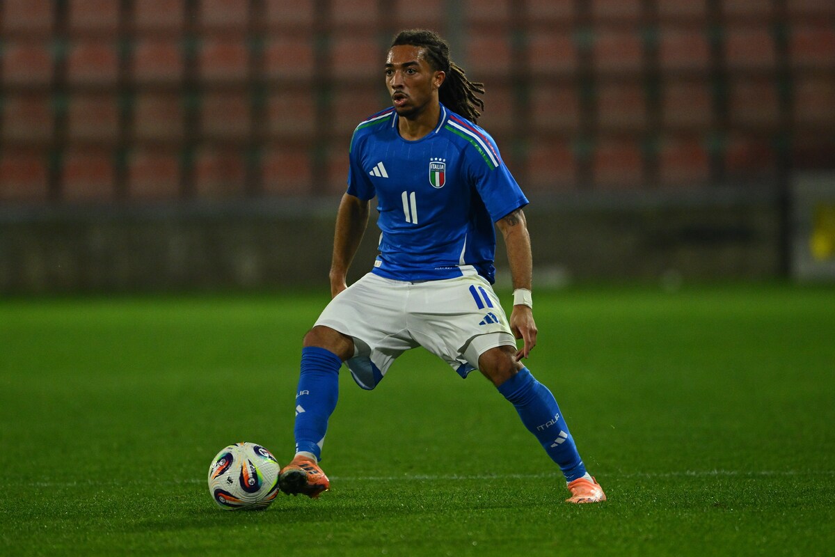 CREMONA, ITÁLIA - 14 DE OUTUBRO: Luca Colgiosho da Itália em ação durante a partida de qualificação da UEFA Euro Sub-21 entre Itália e Armênia no Stadio Giovanni Gini em 14 de outubro de 2025 em Cremona, Itália. (Foto de Marco M. Mantovani/Getty Images) (link Fiorentina)