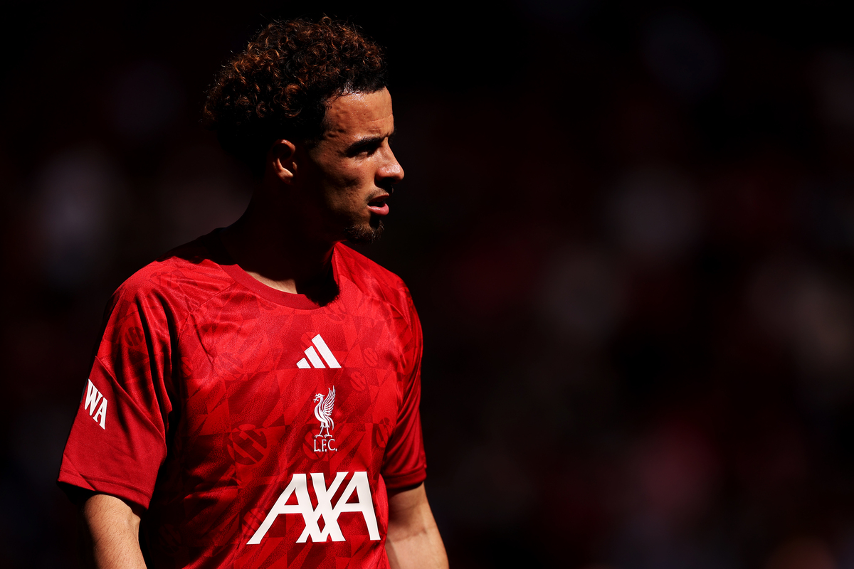 LIVERPOOL, INGLATERRA - 24 DE MAIO: Curtis Jones do Liverpool se prepara antes da partida da Premier League entre Liverpool e Brentford em Anfield em 24 de maio de 2026 em Liverpool, Inglaterra. (Foto de Jack Thomas/Getty Images) (interligação)