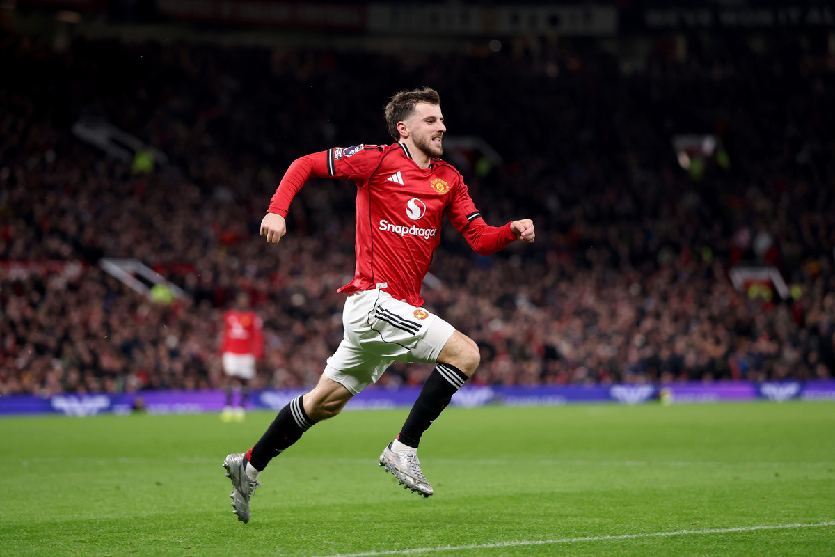 MANCHESTER, INGLATERRA - 15 DE DEZEMBRO: Mason Mount do Manchester United durante a partida da Premier League entre Manchester United e Bournemouth em Old Trafford em 15 de dezembro de 2025 em Manchester, Inglaterra. (Foto de Carl Racine/Getty Images)
