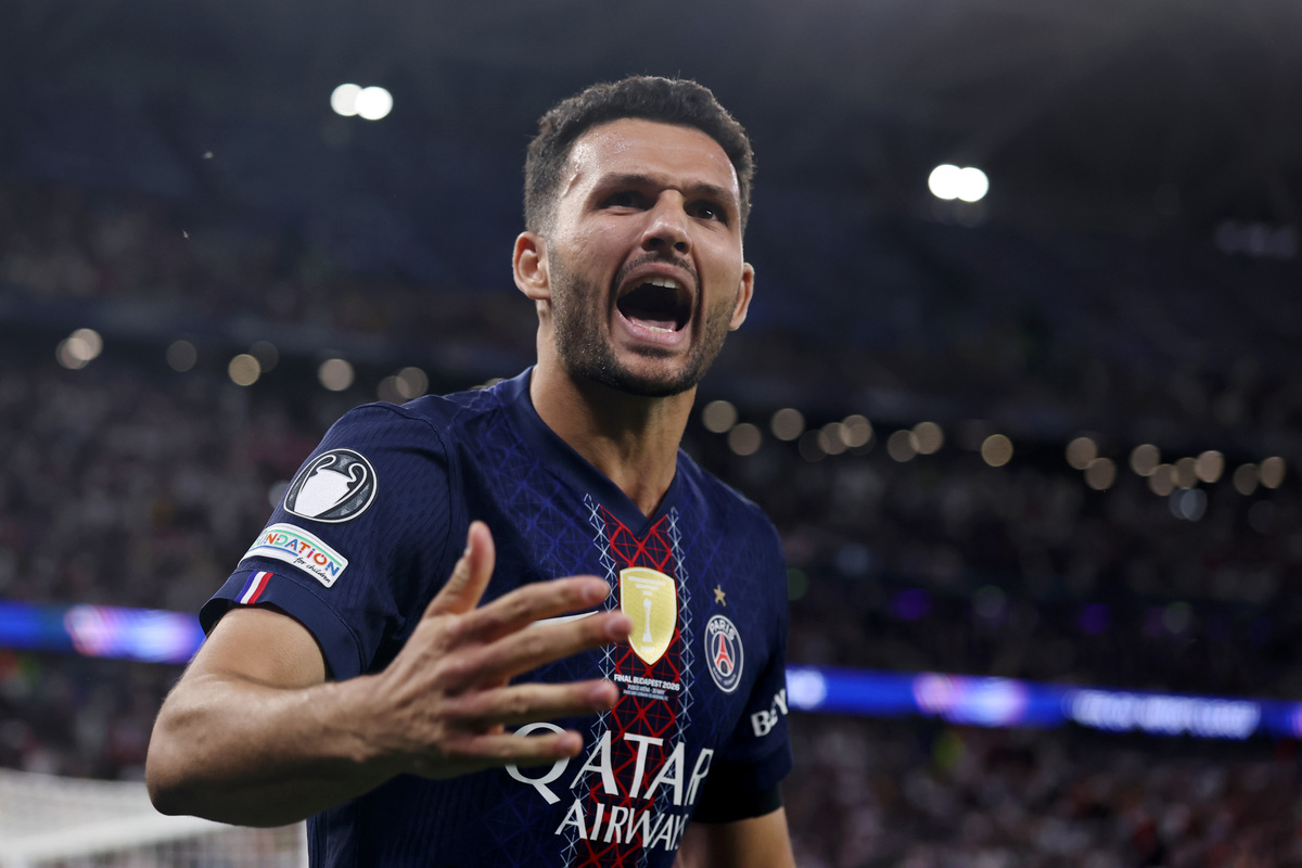 BUDAPESTE, HUNGRIA - 30 DE MAIO: Gonçalo Ramos, do Paris Saint-Germain, comemora o primeiro pênalti do time na disputa de pênaltis durante a partida da final da Liga dos Campeões da UEFA de 2026 entre Paris Saint-Germain e Arsenal FC na Budapest Arena, Budapest Arena, H202030 em 30 de maio de 2030. (Foto de Lars Baron / Getty Images) (link de Milão)