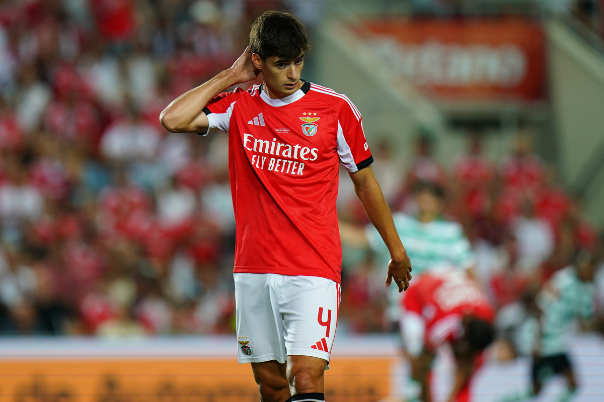 FARO, PORTUGAL - 31 DE JULHO: Antonio Silva do SL Benfica durante a partida da Supertaça de Portugal entre Sporting CP e SL Benfica em 31 de julho de 2025 em Faro, Portugal. (Foto de Gualter Fatia/Getty Images)