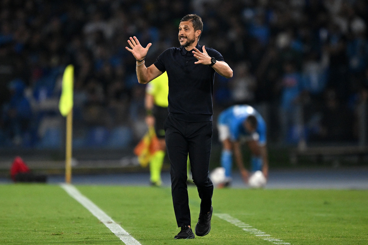 NÁPOLES, ITÁLIA - 26 DE SETEMBRO: Alessio Dionisi Palermo treinador principal durante a partida da Coppa Itália entre SSC Napoli e Palermo no Stadio Diego Armando Maradona em 26 de setembro de 2024 em Nápoles, Itália. (Foto de Francesco Pecoraro/Getty Images)