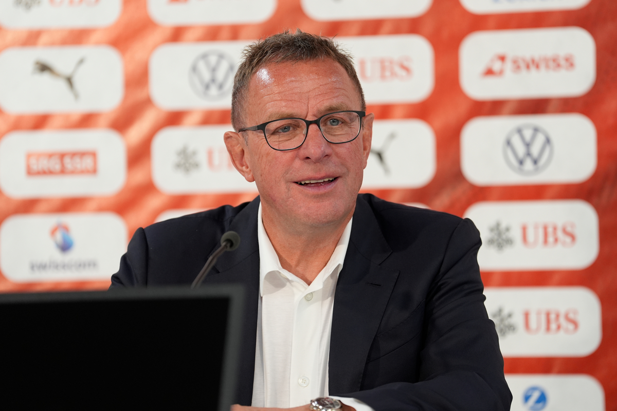 SAINT GALEN, SUÍÇA - 8 DE JUNHO: O técnico da Áustria, Ralf Rangnick, durante a coletiva de imprensa após o amistoso internacional entre Suíça e Áustria no Kibunpark em 8 de junho de 2024 em St. (Foto de Kirsten Herz/Getty Images)
