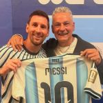 Legendary no.10s: Messi gifts Baggio Argentina shirt after World Cup quarter-final
