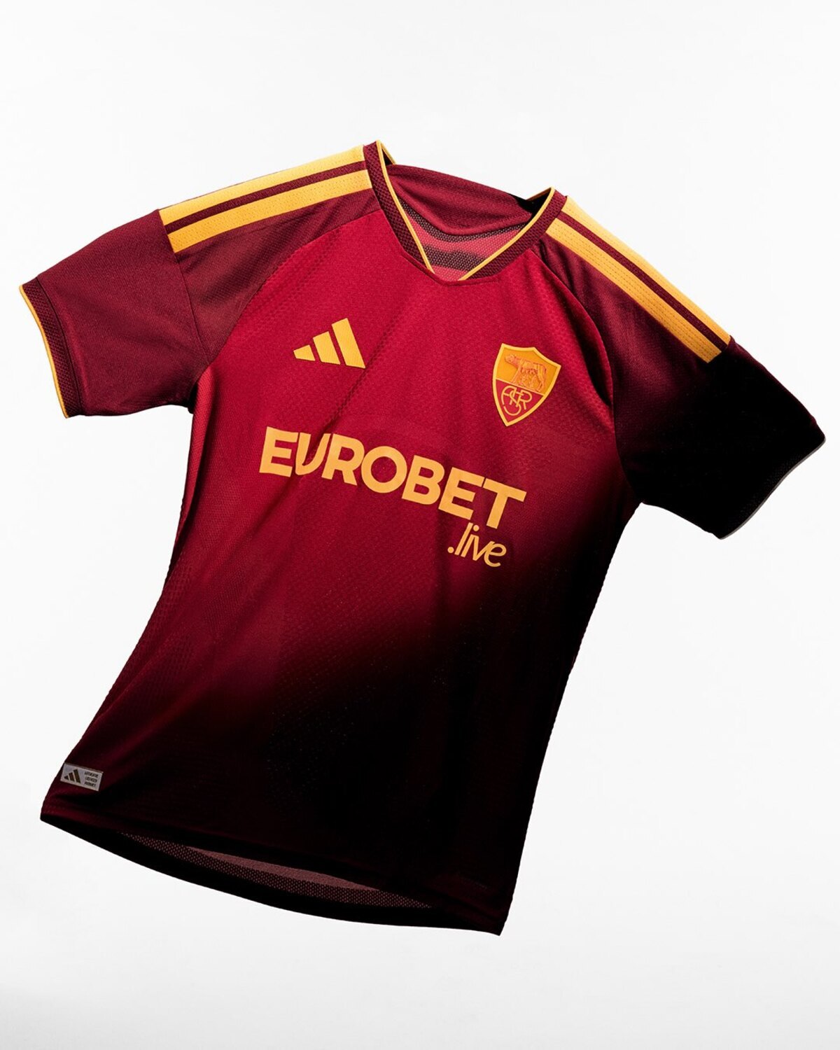 Roma revela sua nova camisa Home Adidas para a temporada 2026-27 (via www.asroma.it)