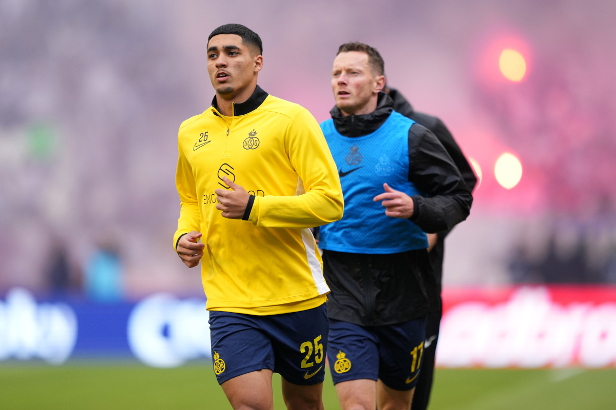 BRUXELAS, BÉLGICA - 14 DE MAIO: Anan Khalaili do Union Saint-Gilloise observa durante o aquecimento antes da partida final da Coupe de Belgique entre Union Saint-Gilloise e RSC Anderlecht no Stade Roi Baudouin em 14 de maio de 2026 em Bruxelas, Bélgica. (Foto de Alex Bierens de Haan/Getty Images)