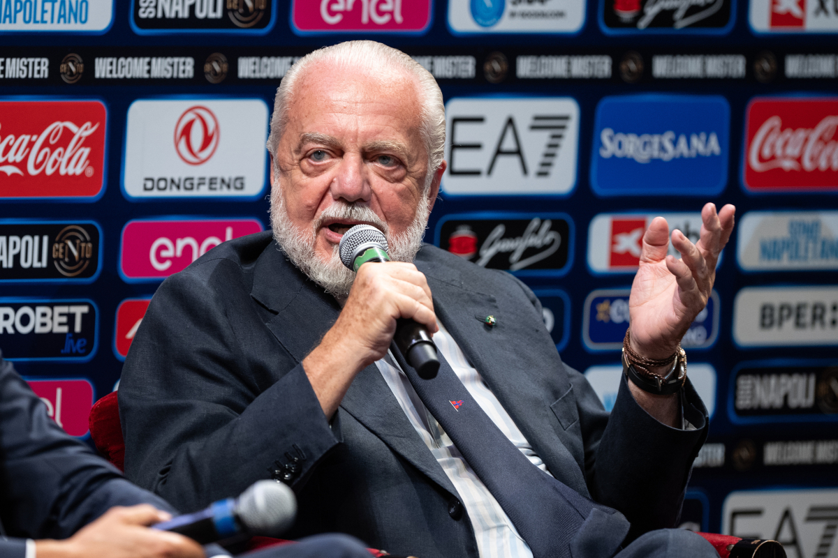NÁPOLES, ITÁLIA - 14 DE JULHO: Aurelio De Laurentiis O presidente do SSC Napoli, Massimiliano Allegri, é apresentado como o novo técnico do SSC Napoli em 14 de julho de 2026 no Teatro di San Carlo em Nápoles, Itália. (Foto: Francesco Pecoraro/Getty Images)