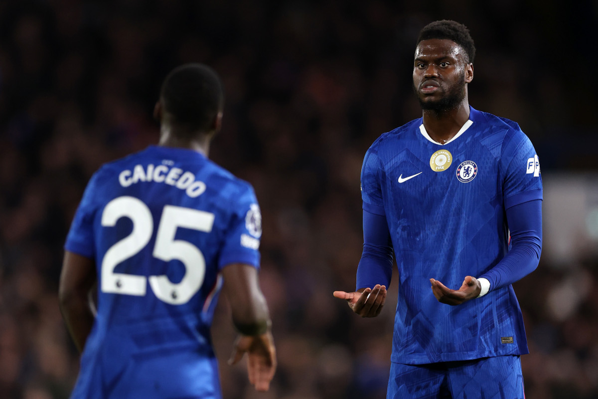 LONDRES, INGLATERRA - 31 DE JANEIRO: Benoit Badiashil do Chelsea reage durante a partida da Premier League entre Chelsea e West Ham United em Stamford Bridge em 31 de janeiro de 2026 em Londres, Inglaterra. (Foto de Justin Setterfield/Getty Images)