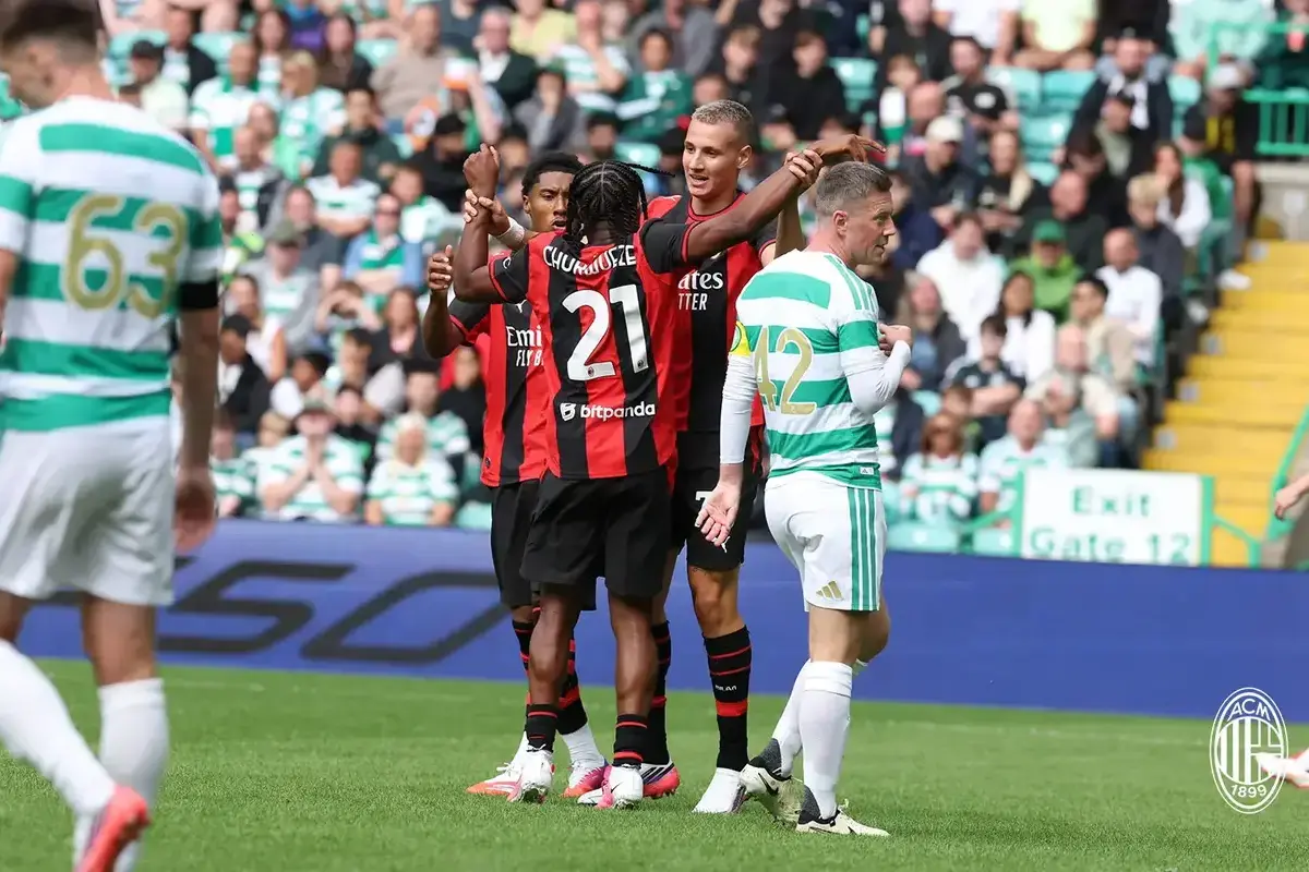 Celebrações da pré-temporada entre Celtic e Milan no Celtic Park (via www.acmilan.com)
