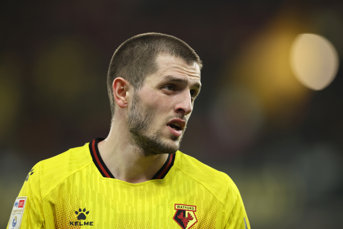 Watford, Inglaterra - 09 de dezembro: Giorgi Chakvetadze de Watford durante a partida do Sky Bet Championship entre Watford e Sheffield Wednesday em 09 de dezembro de 2025 em Vicarage Road em Watford, Inglaterra. (Foto de Richard Heathcote/Getty Images)