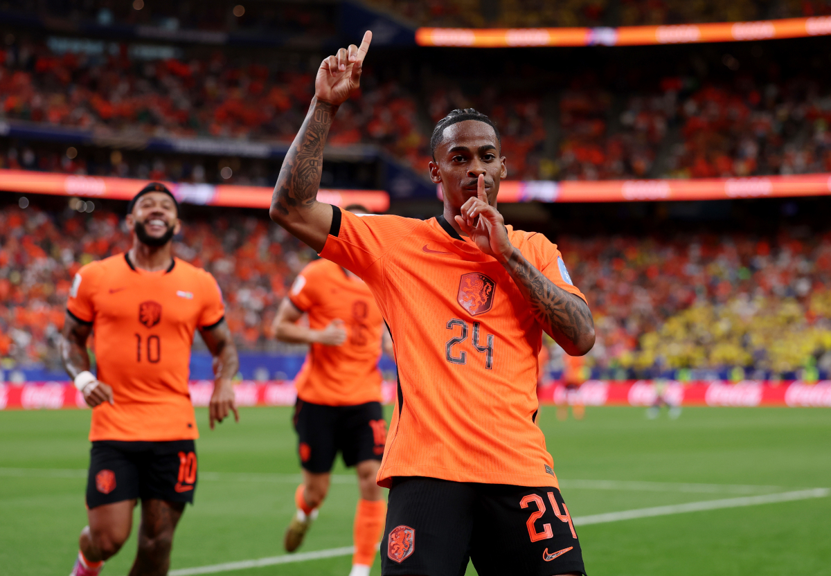 HOUSTON, TEXAS - 20 DE JUNHO: Cresencio Somerville # 24 da Holanda comemora o quinto gol de sua equipe durante a partida do Grupo F da Copa do Mundo FIFA 2026 entre Holanda e Suécia em 20 de junho de 2026 no Houston Stadium, Texas. (Foto de Lars Baron/Getty Images)