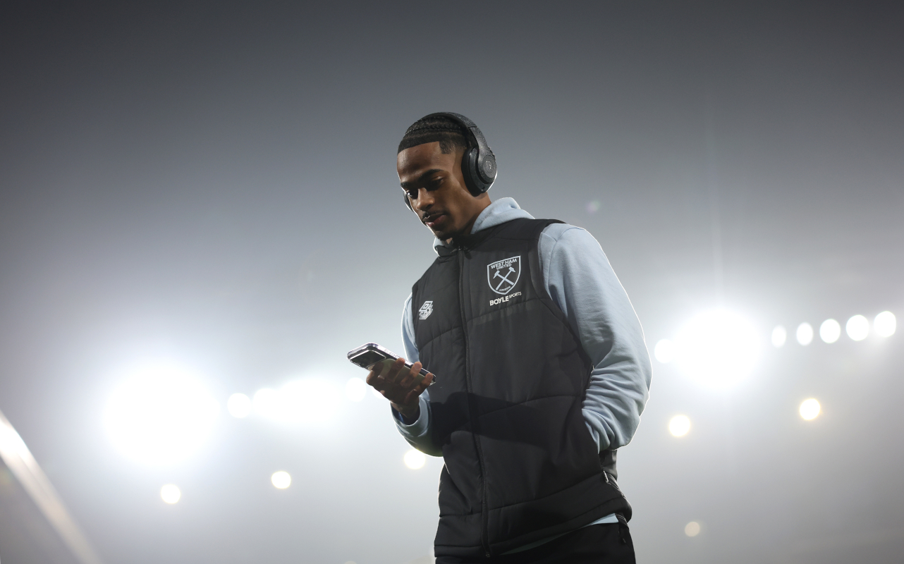 LONDRES, INGLATERRA - 04 DE MARÇO: Crescencio Summerville do West Ham United antes da partida da Premier League entre Fulham e West Ham United em Craven Cottage em 04 de março de 2026 em Londres, Inglaterra. (Foto de Julian Feeney/Getty Images)