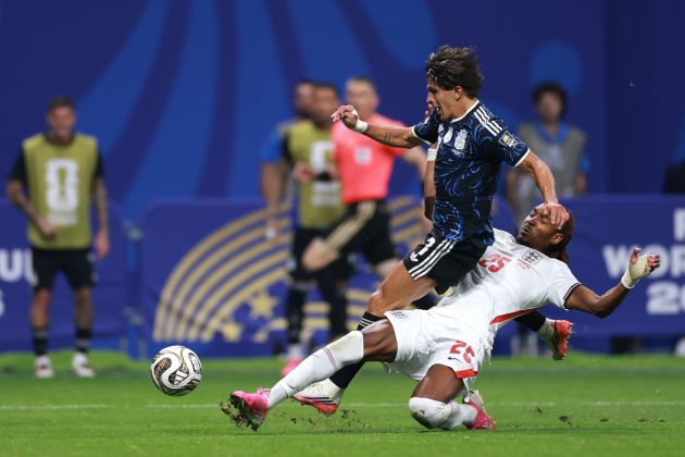 ATLANTA, GEORGIA - JULY 15: Djed Spence #25 of England makes a stop against Giuliano Simeone #17 of Argentina during the FIFA World Cup 2026 Semi Final match between England and Argentina at Atlanta Stadium on July 15, 2026 in Atlanta, Georgia. (Photo by Elsa/Getty Images)