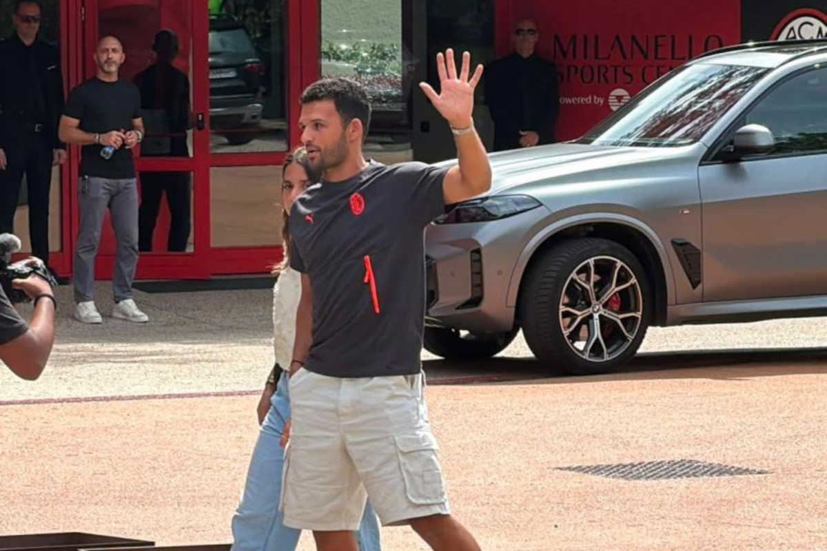 Gonçalo Ramos visita campo de treinos do Milan (@milannewsitofficial)