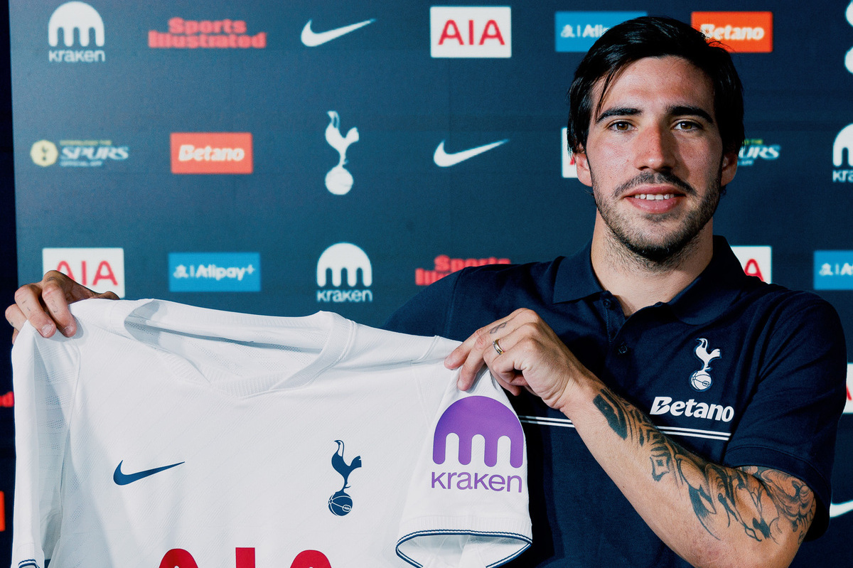 OFICIAL: O internacional italiano Sandro Tonali juntou-se ao Tottenham Hotspur vindo do Newcastle United (X via Spurs) em uma transferência recorde da Itália.