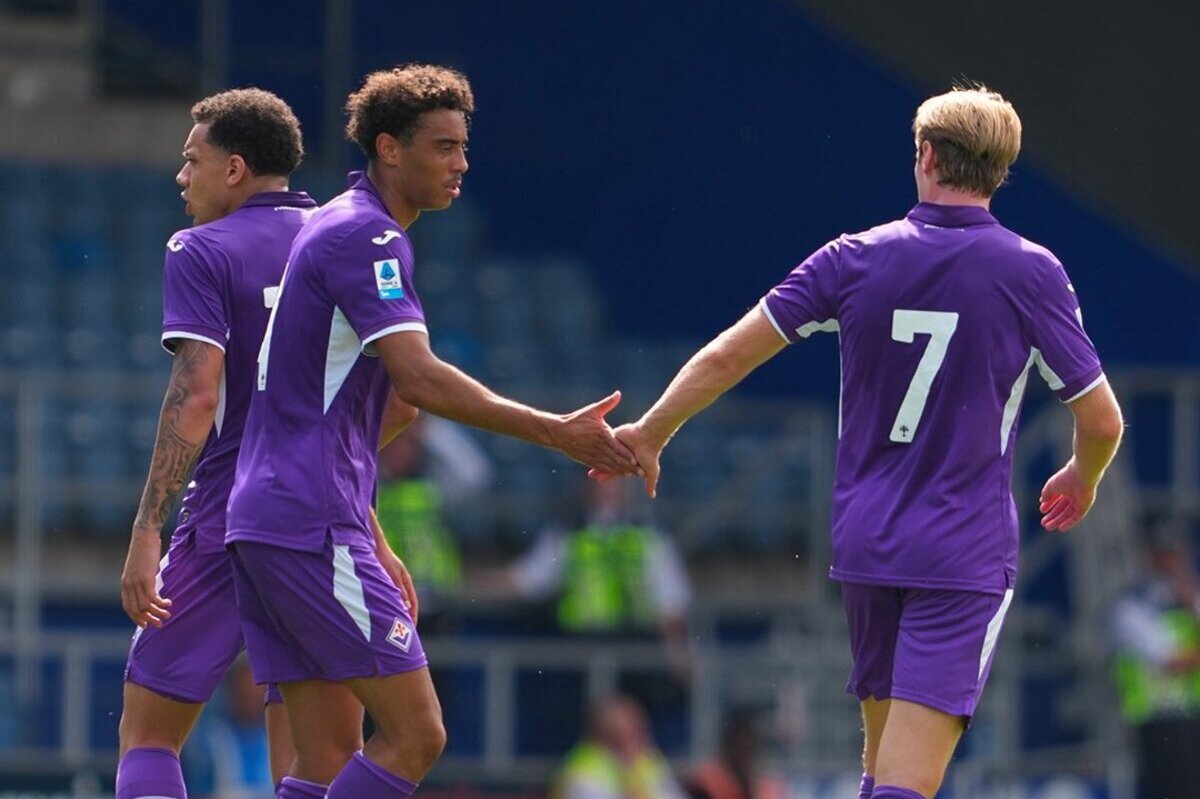 A Fiorentina caiu e perdeu por 3-2 no amistoso de pré-temporada contra o QPR (via acffiorentina.it)