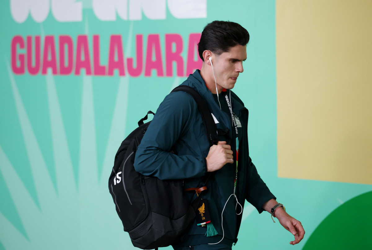 ZAPOPAN, MÉXICO - 18 DE JUNHO: Israel Reyes nº 15 do México chega ao estádio antes da partida do Grupo A da Copa do Mundo FIFA 2026 entre México e Coreia do Sul no Estádio de Guadalajara em 18 de junho de 2026 em Zapopan, México. (Foto de Carl Racine/Getty Images)