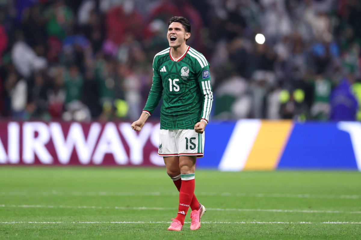 CIDADE DO MÉXICO, MÉXICO - 30 DE JUNHO: Israel Reis # 15 do México comemora após a vitória do time e avanço para as oitavas de final após a partida das oitavas de final da Copa do Mundo FIFA 2026 entre México e Equador no Estádio da Cidade do México, na Cidade do México. (Foto de Luke Hales/Getty Images)
