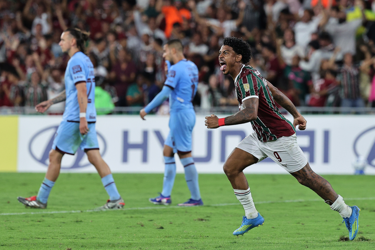 RIO DE JANEIRO, BRASIL - 19 DE MAIO: John Kennedy comemora após marcar o segundo gol de seu time durante a partida do Grupo C da Copa Conmable Libertadores 2026 entre Fluminense e Bolívar no Estádio do Maracanã em 19 de maio de 2026 no Rio de Janeiro, Brasil. (Foto de Wagner Meyer/Getty Images)