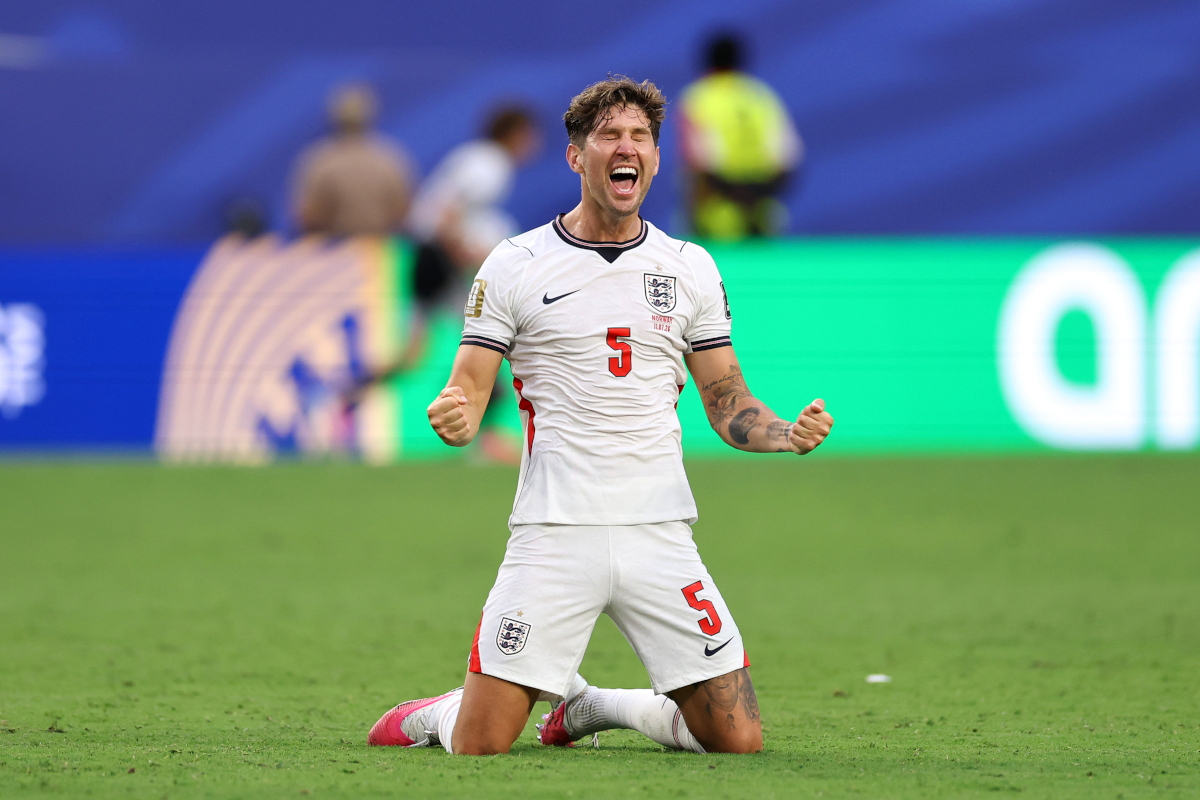 MIAMI GARDENS, FLÓRIDA - 11 DE JULHO: John Stones nº 5 da Inglaterra comemora após uma vitória por 2 a 1 durante a partida das quartas de final da Copa do Mundo FIFA 2026 entre Noruega e Inglaterra em 11 de julho de 2026 em Miami Gardens, Flórida. (Foto de Buda Mendes/Getty Images)