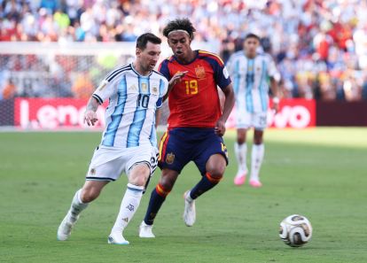 EAST RUTHERFORD, NEW JERSEY - JULY 19: Lionel Messi #10 of Argentina controls the ball against Lamine Yamal #19 of Spain during the FIFA World Cup 2026 Final match between Spain and Argentina at New York New Jersey Stadium on July 19, 2026 in East Rutherford, New Jersey. (Photo by Carl Recine/Getty Images)